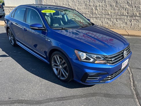 Used 2017 Volkswagen Passat 1.8T R-Line image 2