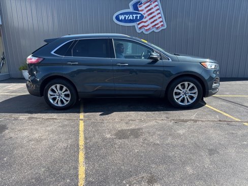 Used 2019 Ford Edge Titanium w/ Cold Weather Package image 4