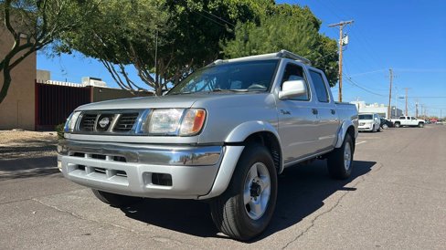Used 2000 Nissan Frontier XE image 2