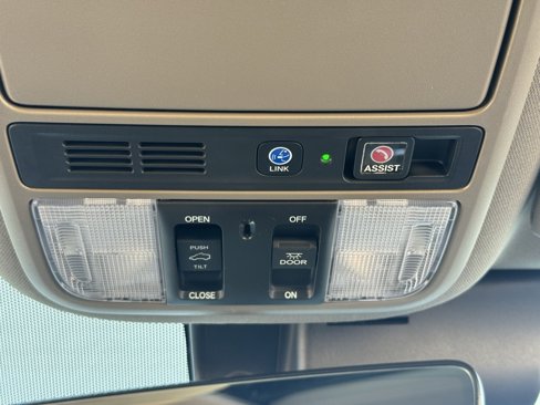 Used 2020 Honda Pilot Touring image 31