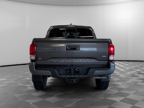 Used 2016 Toyota Tacoma TRD Sport image 7