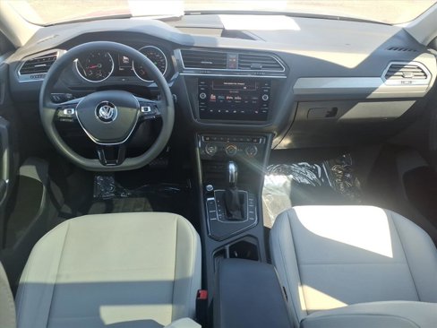 Used 2020 Volkswagen Tiguan SE w/ Panoramic Sunroof Package image 10