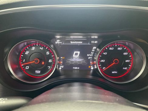 Used 2018 Dodge Charger SXT image 2