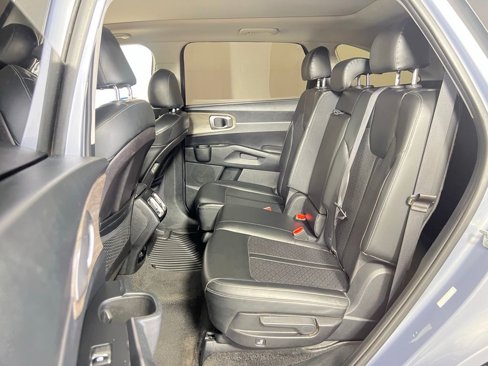 Used 2022 Kia Sorento S w/ Panoramic Sunroof Package image 11