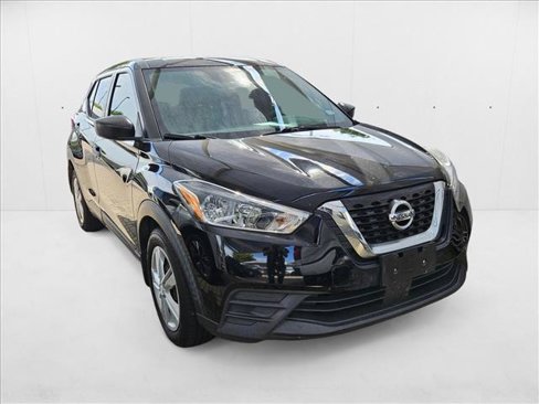 Used 2020 Nissan Kicks S image 3