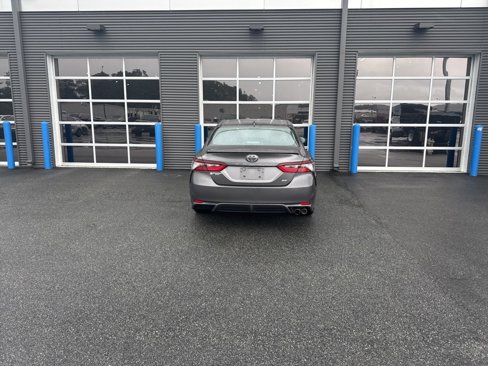Used 2023 Toyota Camry SE image 3