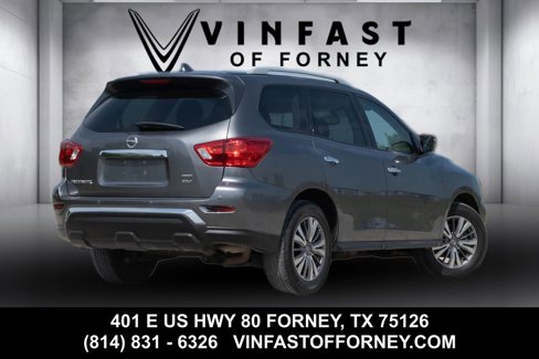Used 2020 Nissan Pathfinder SV image 2