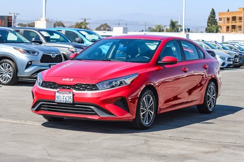 Used 2023 Kia Forte LXS image 3