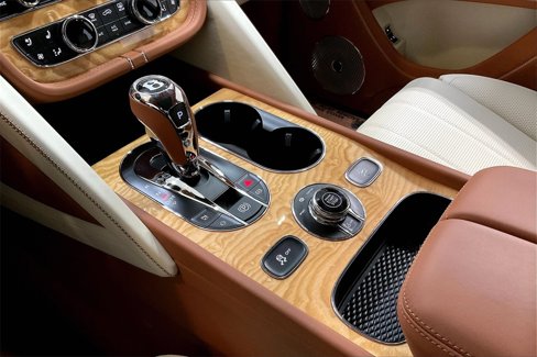Used 2024 Bentley Bentayga image 12