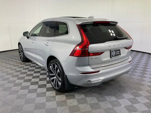 Certified 2023 Volvo XC60 T8 Ultimate w/ Climate Package image 4