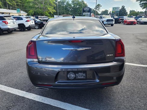 Used 2019 Chrysler 300 Touring w/ Sport Appearance Package image 5