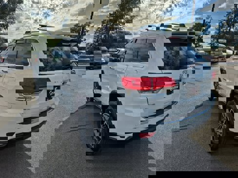 Used 2018 Jeep Grand Cherokee Limited image 3