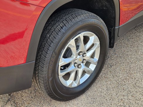 Used 2020 Chevrolet Traverse LT w/ Driver Confidence II Package image 12