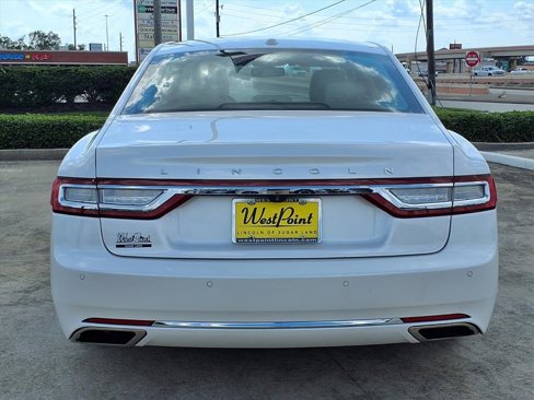 Used 2017 Lincoln Continental Select image 25