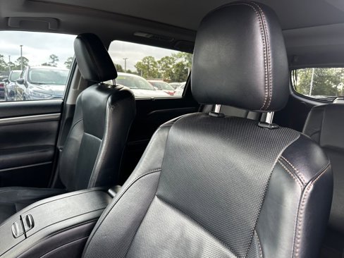 Used 2017 Toyota Highlander Limited Platinum image 28
