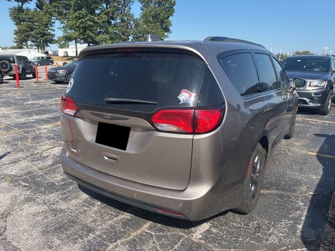 Certified 2018 Chrysler Pacifica Touring-L w/ S Appearance Package image 4