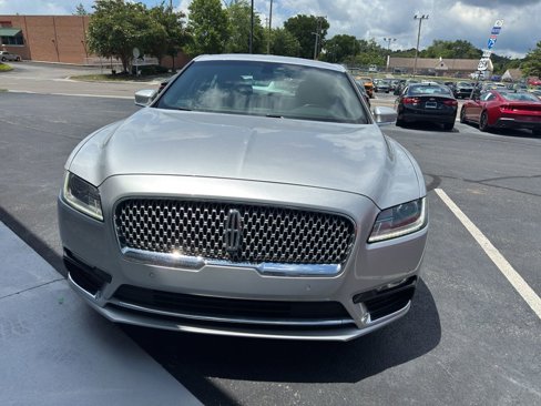Used 2017 Lincoln Continental Select image 2