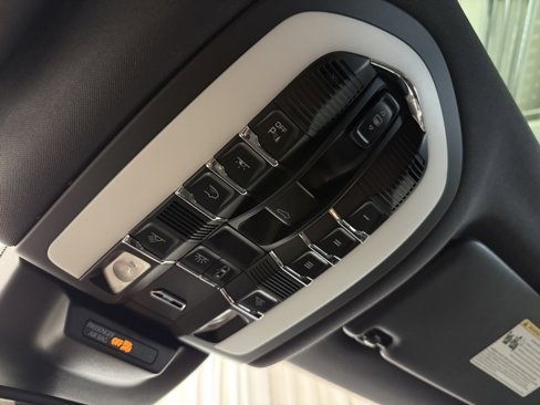Certified 2018 Porsche Macan Sport Edition image 20
