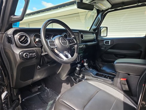Used 2021 Jeep Wrangler Unlimited Sahara w/ Dual Top Group image 4