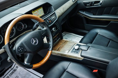 Used 2010 Mercedes-Benz E 350 4MATIC Sedan image 10