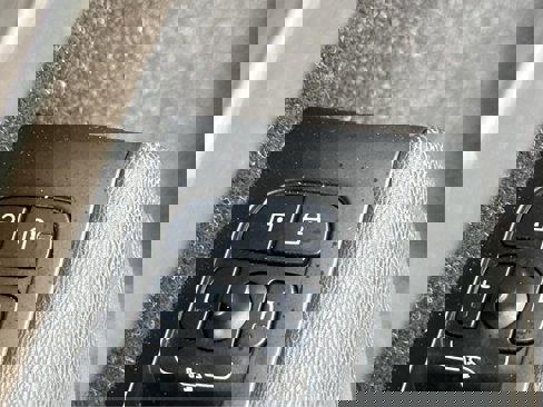 Used 2021 Volvo XC40 T5 Momentum image 34