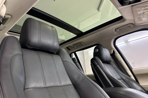 Used 2013 Land Rover Range Rover HSE image 27