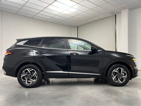Used 2024 Kia Sportage LX image 8