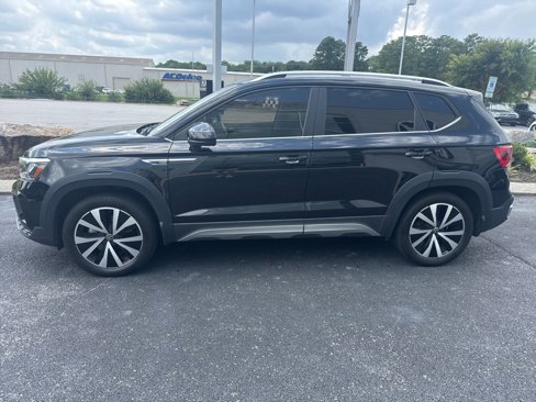 Used 2022 Volkswagen Taos SE image 2