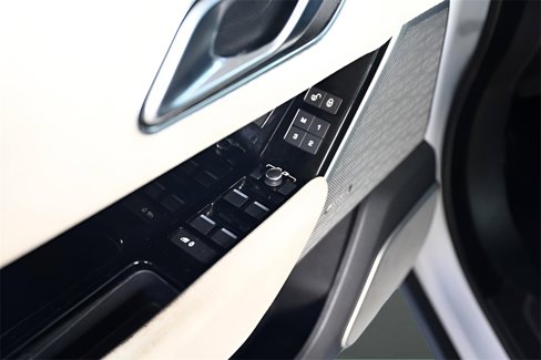 Used 2019 Land Rover Range Rover Velar R-Dynamic SE image 14