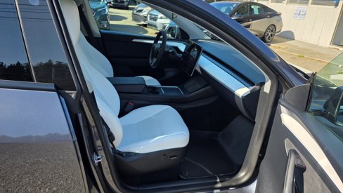 Used 2023 Tesla Model Y Long Range image 13