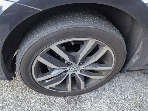 Used 2016 Volkswagen Golf SE image 5