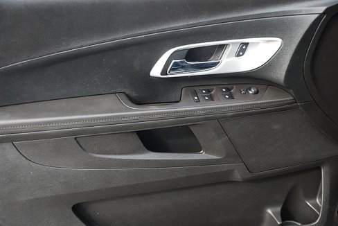 Used 2017 Chevrolet Equinox LT image 9