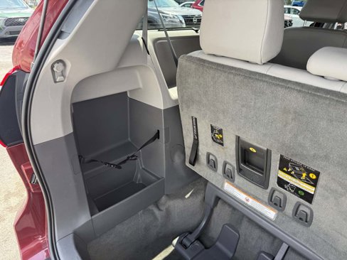 Used 2017 Toyota Sienna XLE image 49