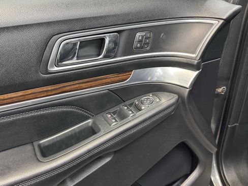 Used 2019 Ford Explorer Limited w/ Class III Trailer Tow Package image 12