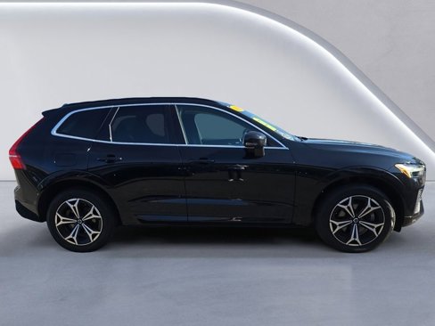 Certified 2022 Volvo XC60 B5 Momentum w/ Climate Package image 3