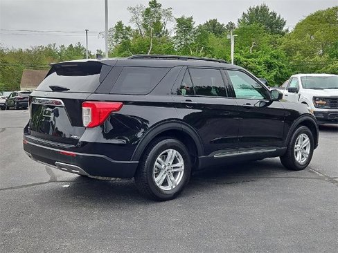 Certified 2022 Ford Explorer XLT w/ Equipment Group 202A image 3
