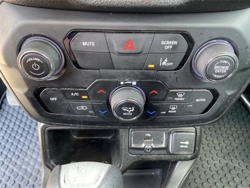 Used 2021 Jeep Renegade Latitude w/ Convenience Group image 11