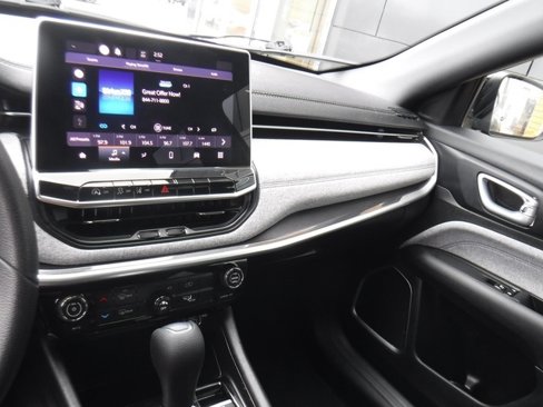 Used 2023 Jeep Compass Sport image 23