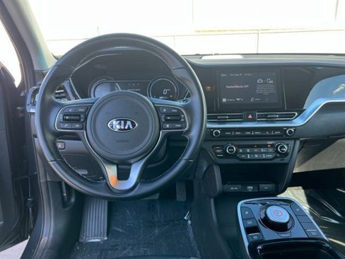 Used 2020 Kia Niro EX image 11