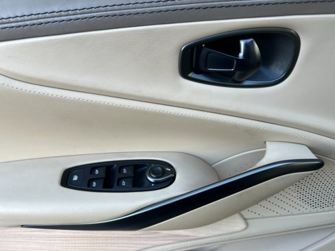 Used 2021 Aston Martin DBX image 13