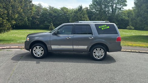 Used 2012 Lincoln Navigator 4WD image 3