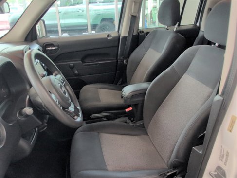 Used 2014 Jeep Patriot Sport image 7