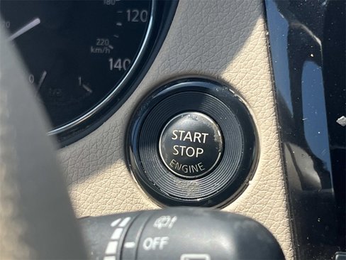 Used 2015 Nissan Rogue SV image 26