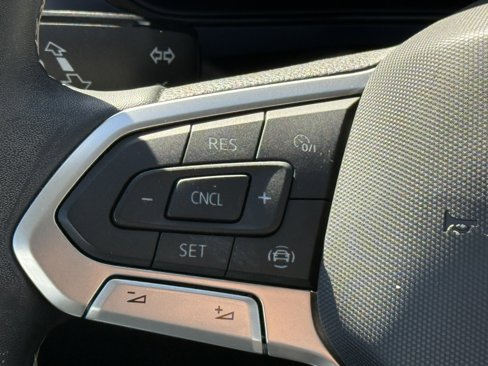 Certified 2022 Volkswagen Taos SE image 15