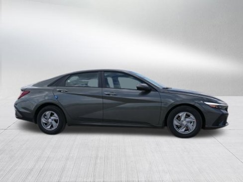 New 2025 Hyundai Elantra SE image 2