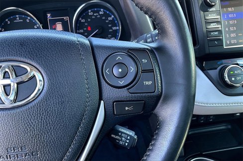 Used 2018 Toyota RAV4 Limited image 12