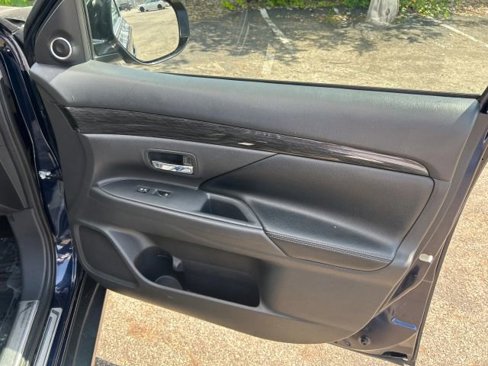 Used 2016 Mitsubishi Outlander GT image 15