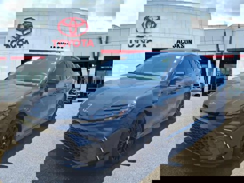 Certified 2025 Toyota Camry SE image 1