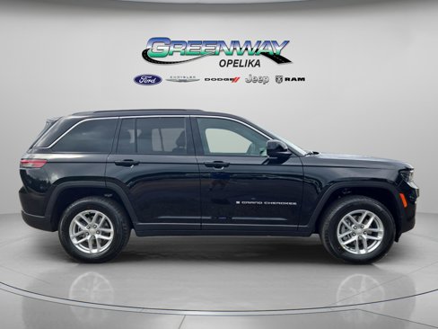 New 2025 Jeep Grand Cherokee Laredo image 8
