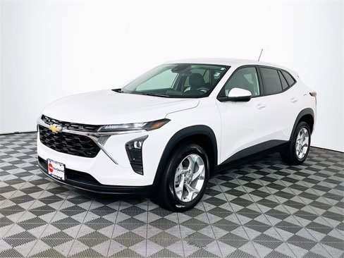 Certified 2024 Chevrolet Trax LS w/ LS Convenience Package image 3